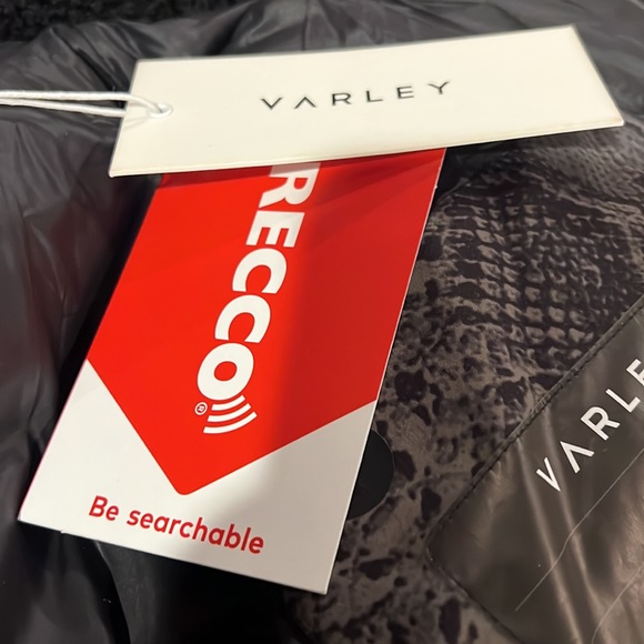 NEW🖤💚VARLEY Dorothy Snake Ski Jacket in Mono Boa size $600 sold out online - Picture 3 of 14